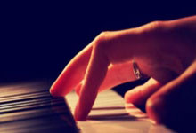 😀借助大雾3分钟连入2球，莱斯特城暂3-1女王公园巡游者.